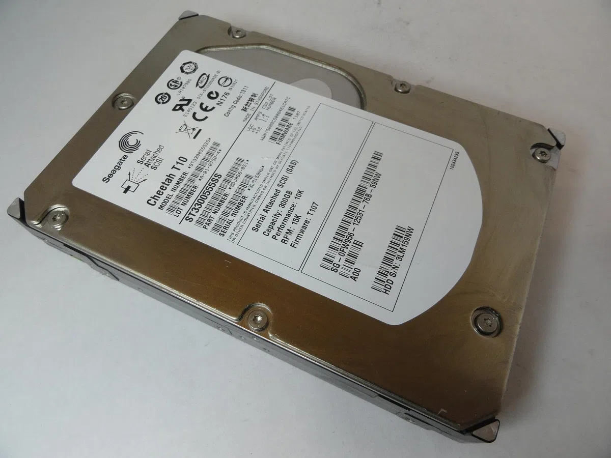 Dell 300 Gb 2.5 Internal Hard Drive - Sas - 10000 Rpm - Hot